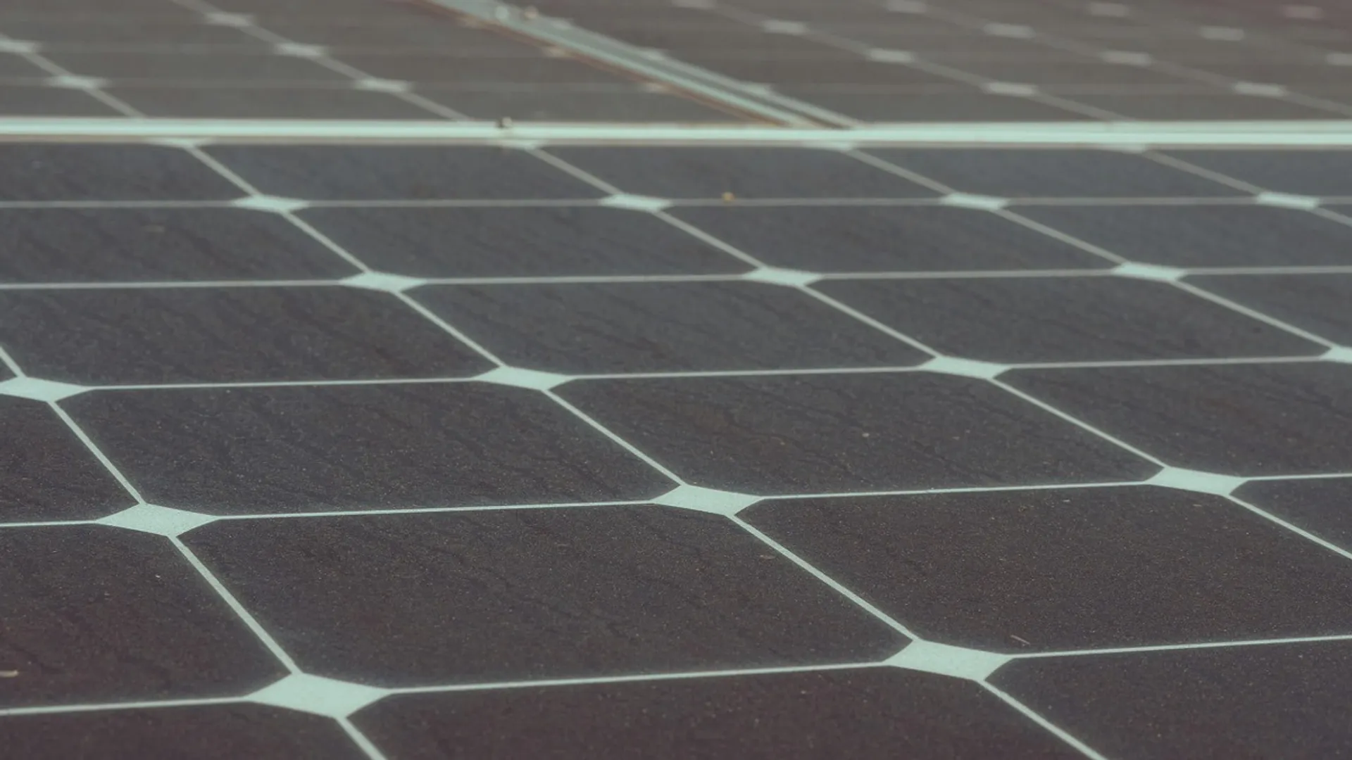 The Dandara Solar Energy Project has supplied power to Egyptalum’s Nag Hammadi complex under a 25-year operation plan.