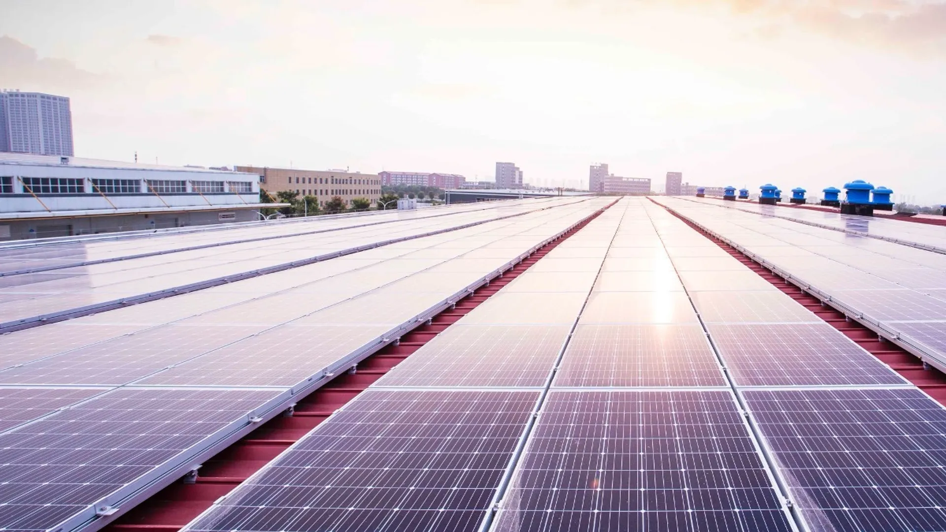 LONGi has secured a 2026–2027 module supply deal to advance Italy’s solar projects.