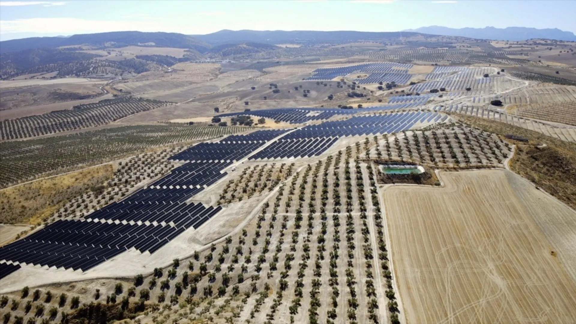 The Caparacena facility has operated across 264 hectares with three 50 MW parks installed.