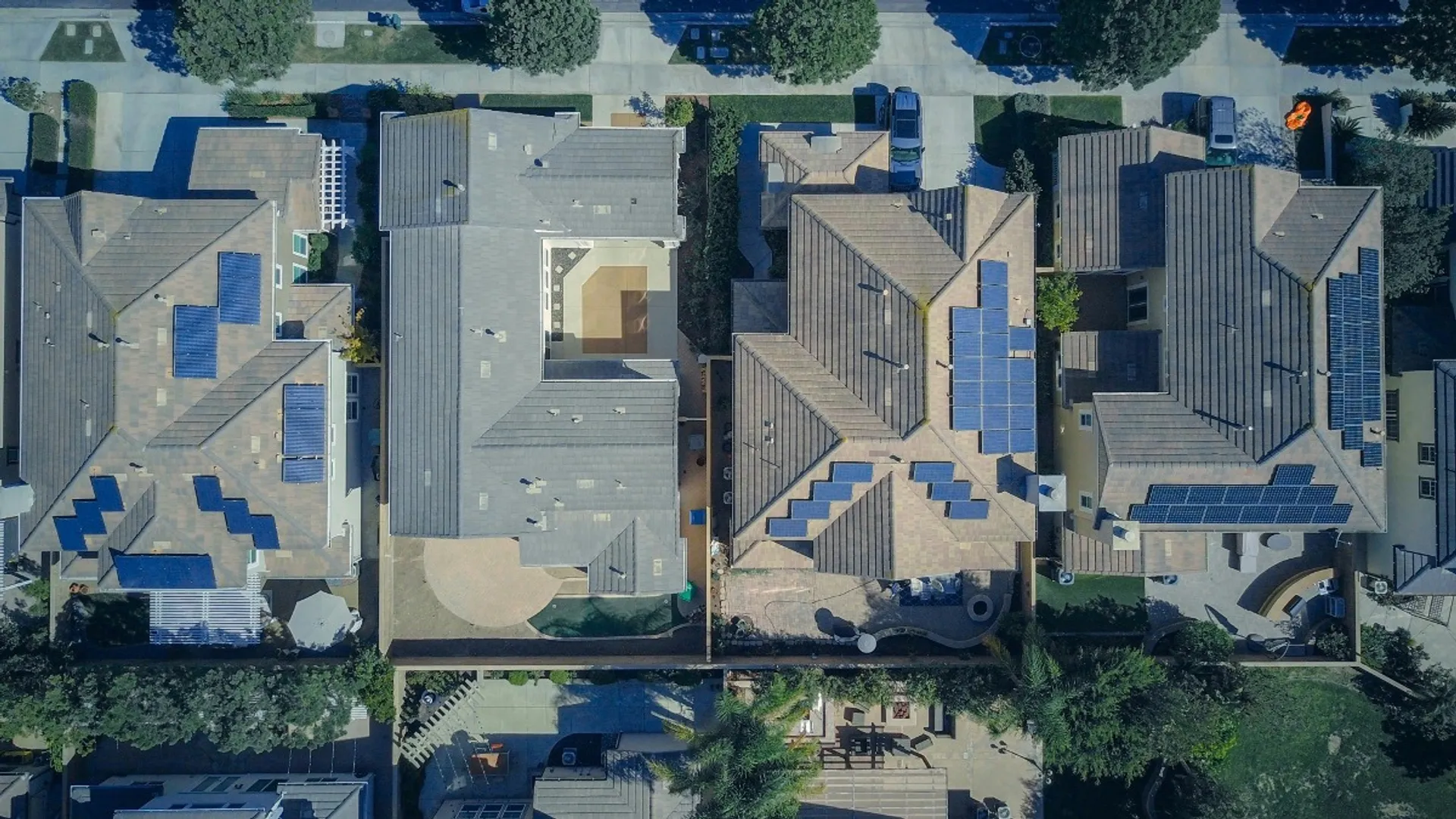 Systems must be at least 3 kW and use Clean Energy Council-approved components.