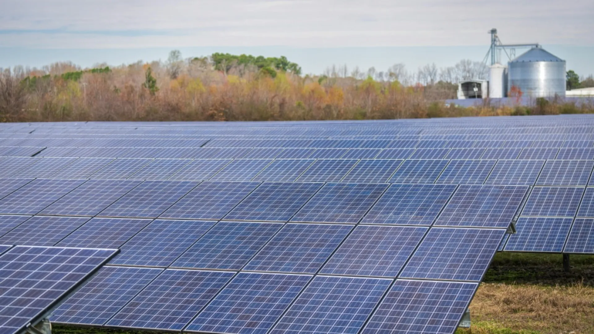 Tariffs for solar power under the LOAs range between INR 2.75 per kWh and INR 2.80 per kWh.