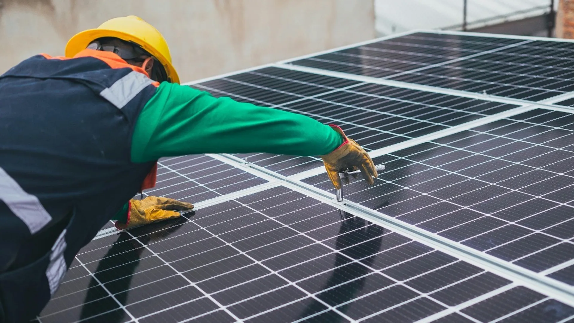 The tender covers floating solar design, supply, installation, testing, and commissioning scope.