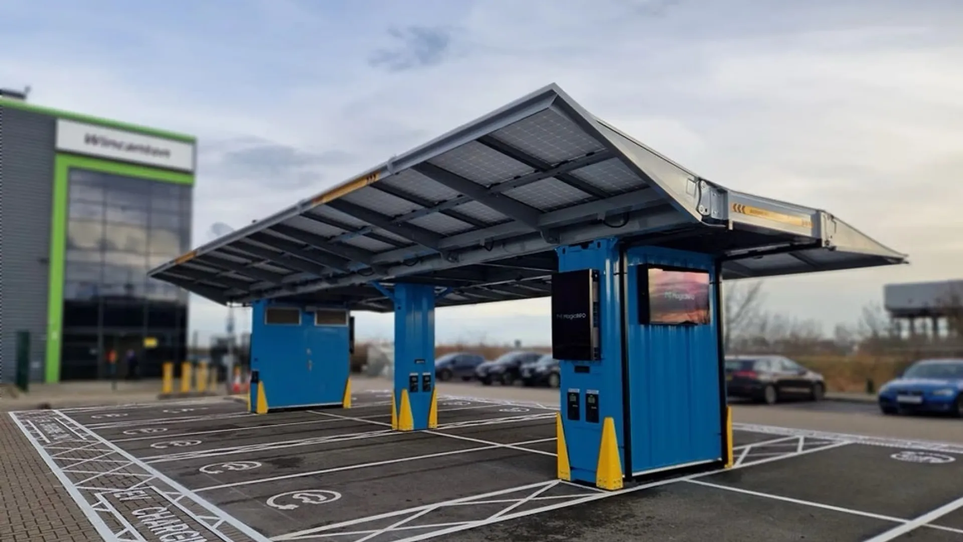 The Papilio3 FastHub has been equipped with a roof-mounted 20 kWp PV array.