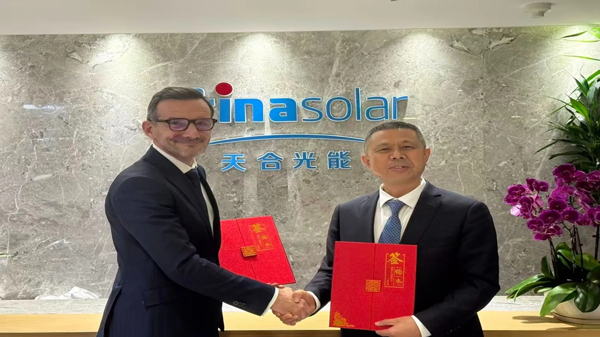 The HoloSolis project has been designated National Interest, with 5 GW capacity and 2,000 jobs.