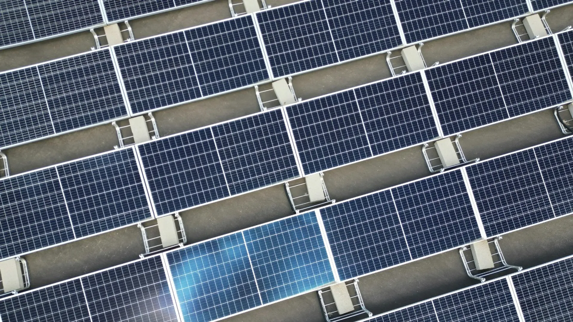 The Al Henakiyah project is designed to supply electricity to around 190 thousand residential units annually.