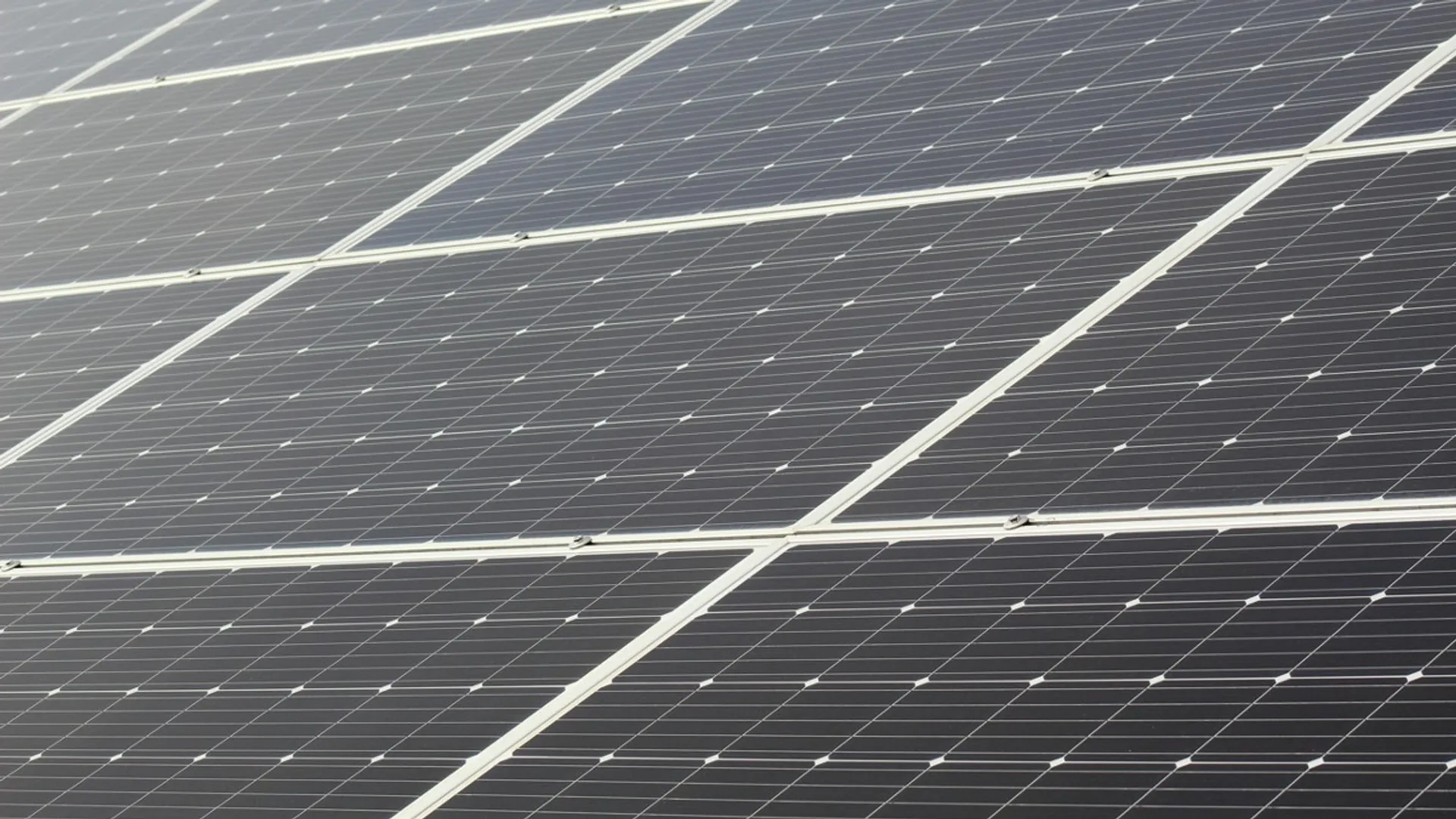 The tender targets grid-connected rooftop PV installations across state government buildings.