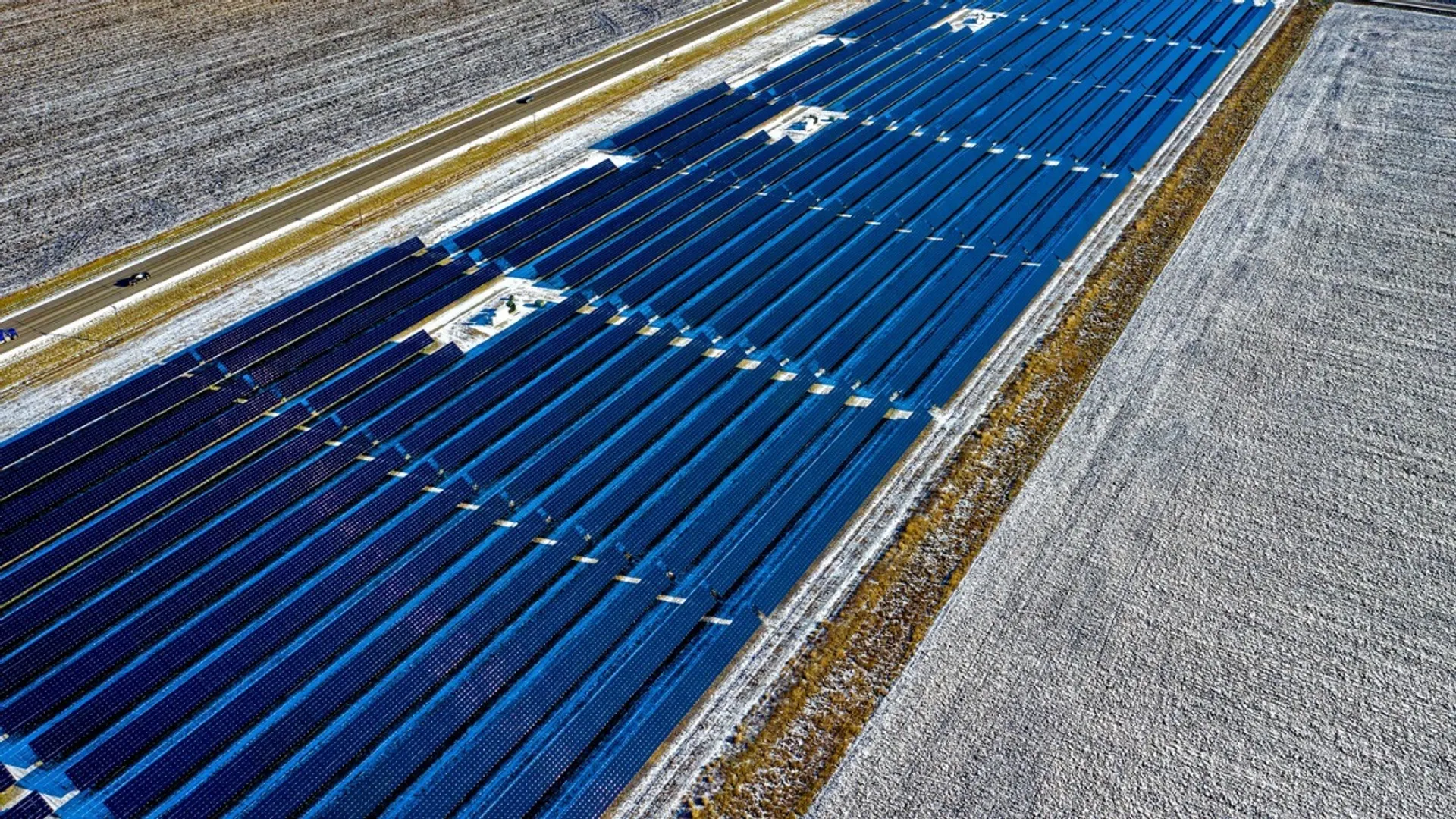 The 8.8 MW integrated solution has combined two 4.4 MW centralized inverters with transformers and ring main units.