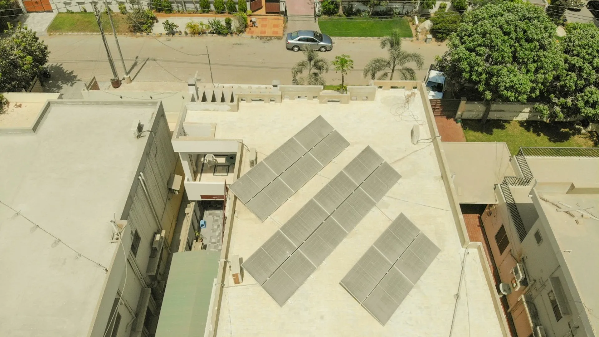 The RfS seeks developers for Grid Connected Rooftop PV systems totaling 20 MW on public sector buildings.