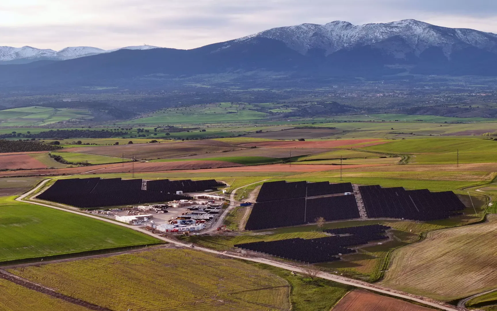 ib vogt signs solar power deal with Apple