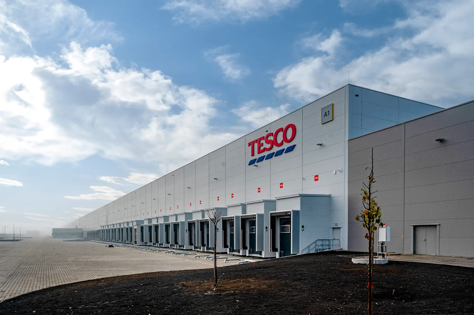 Tesco’s Hungary logistics center powered by solar