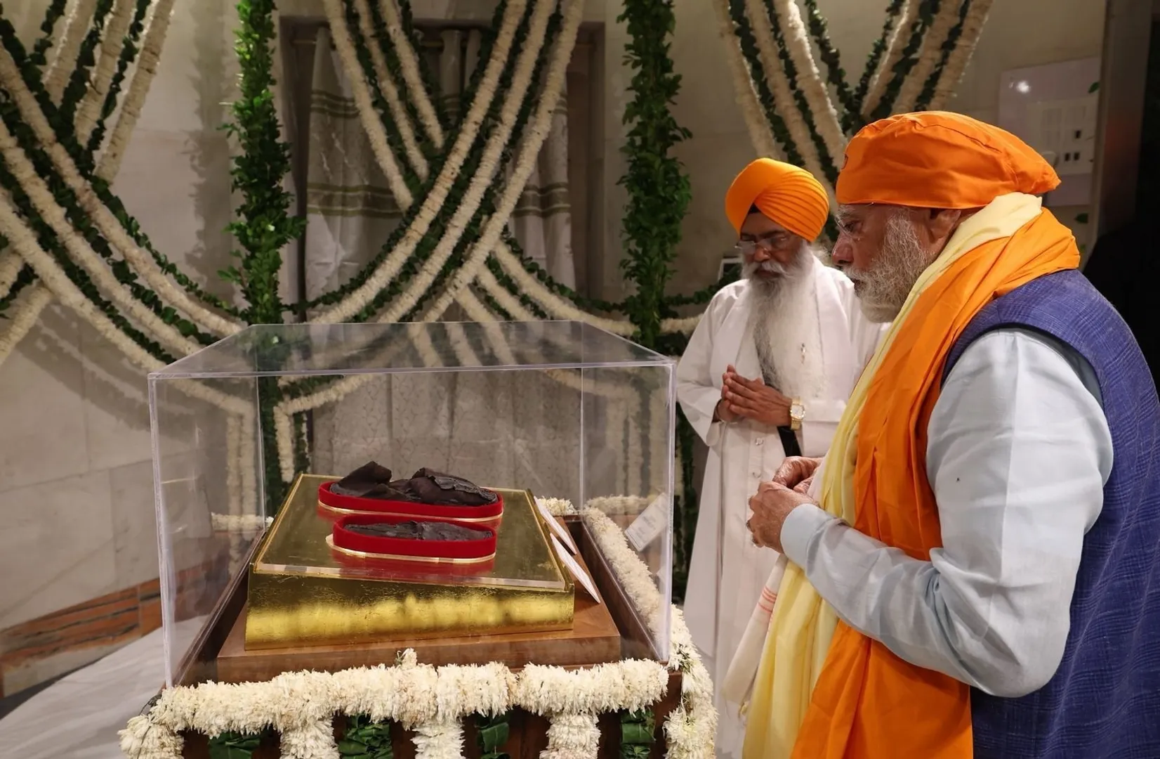 modi at gurunanak saheb
