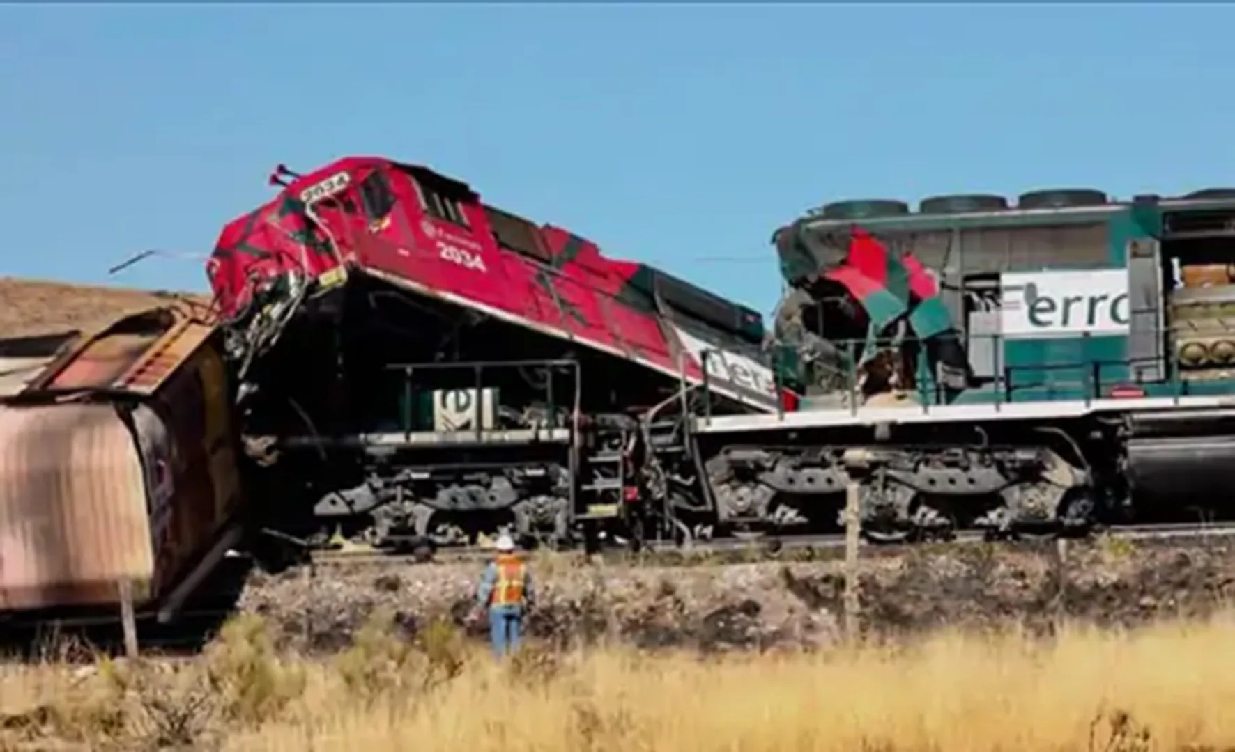 train-derails-in-mexico