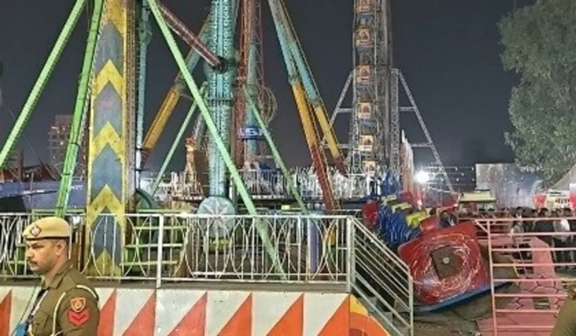surajkund_fair_swing_collapsed