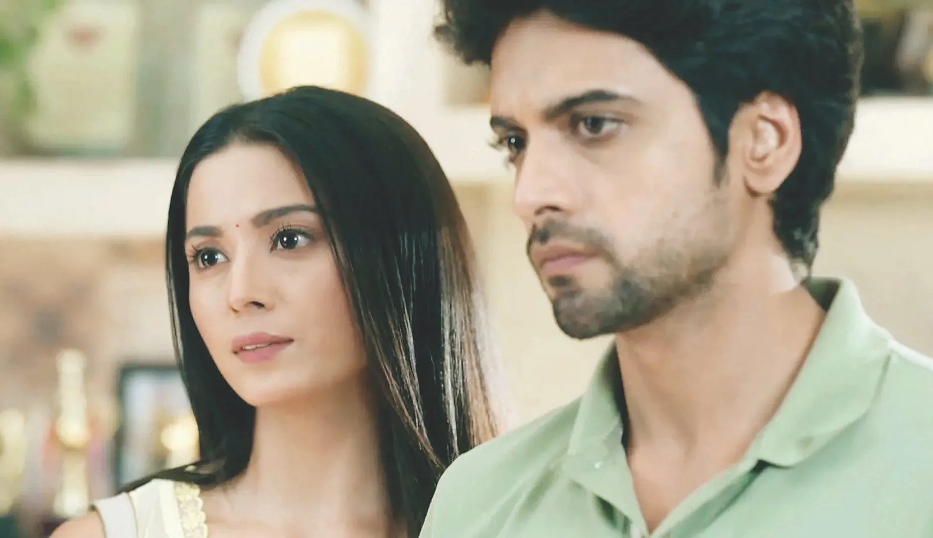 बानी ने रजत को तलाक के कागजात सौंपे