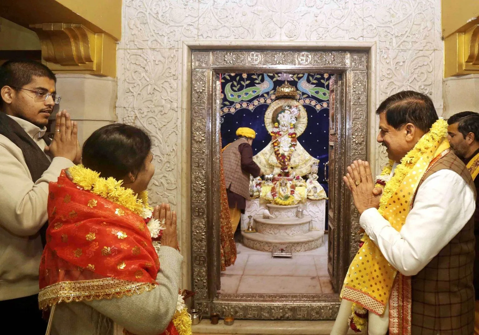 मुख्यमंत्री डॉ. मोहन यादव ने श्री कृष्ण जन्मभूमि और श्री बांके बिहारी के दर्शन किए,