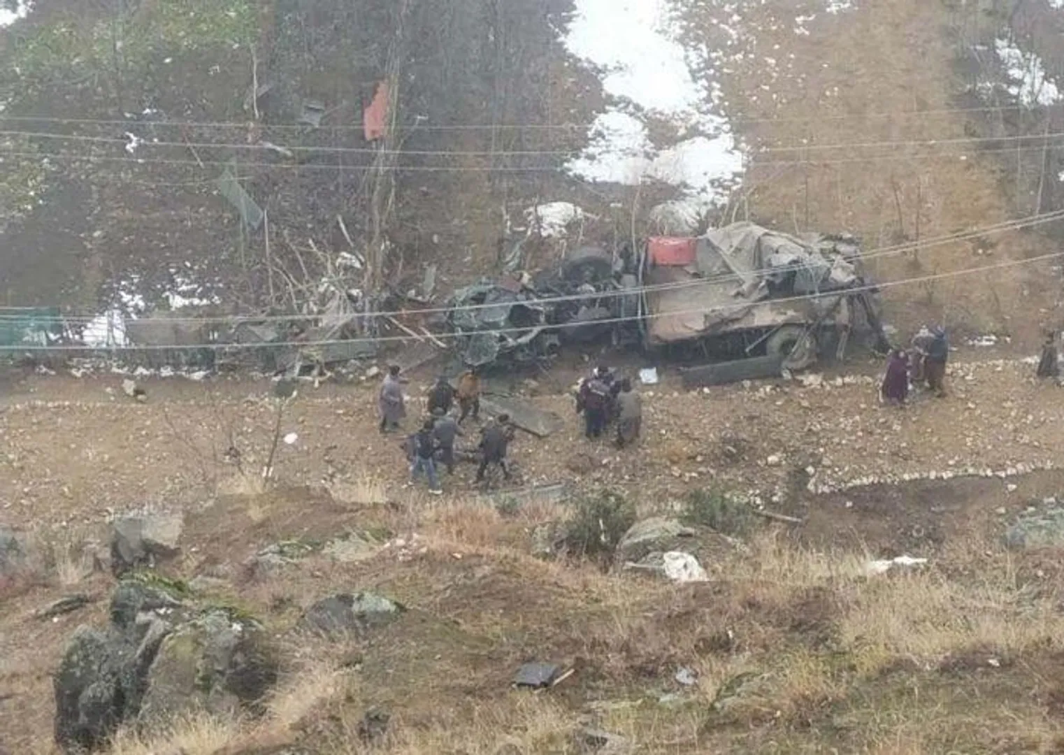 "बांदीपोरा में सेना का वाहन खाई में गिरा: चार जवान शहीद, दो घायल"