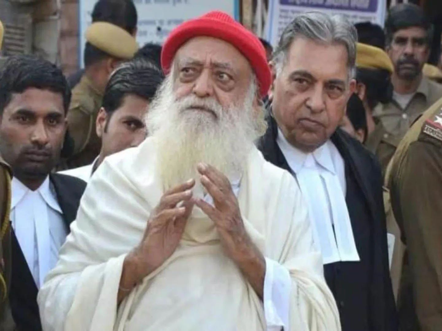 "आसाराम 10 साल बाद अहमदाबाद आश्रम पहुंचे, जमानत की शर्तों के साथ रिहा"