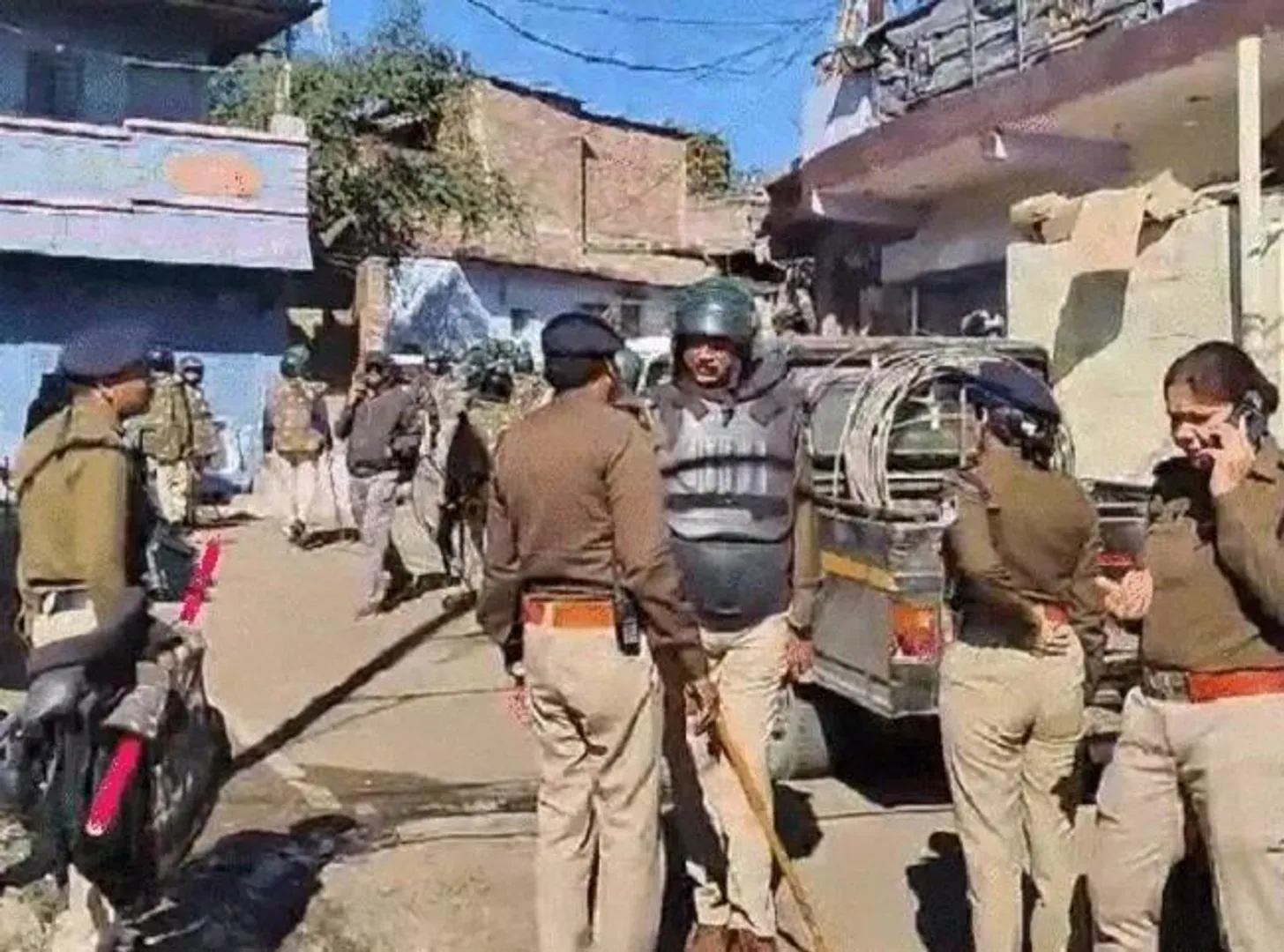 "पीथमपुर में यूनियन कार्बाइड के जहरीले कचरे का विरोध: एनजीटी में जनहित याचिका और प्रदर्शन जारी"