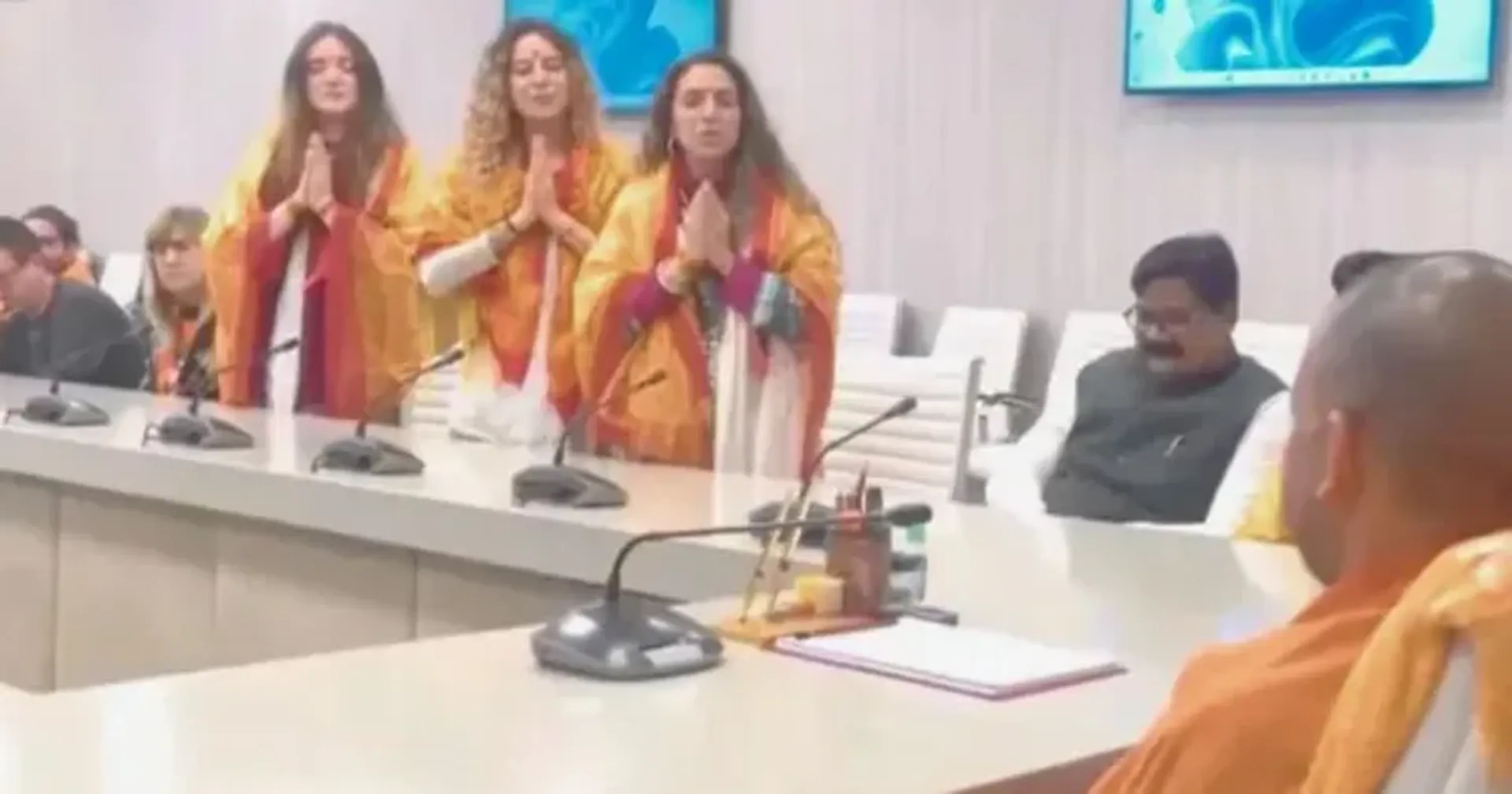 "teen-videshi-mahilaon-ne-apnaya-sanatana-dharm-naga-sannyasini-bani"