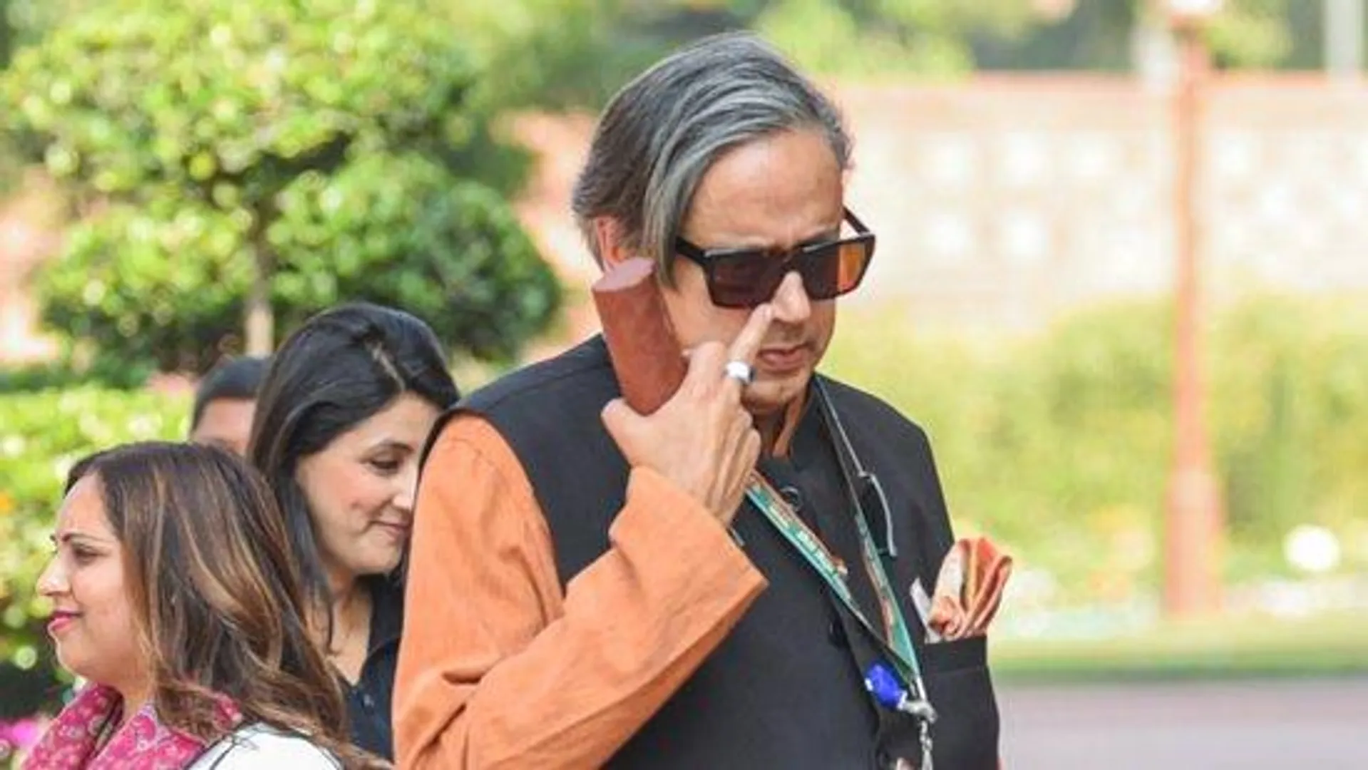 shashi-tharoor-congress-dispute-rahul-gandhi-meeting