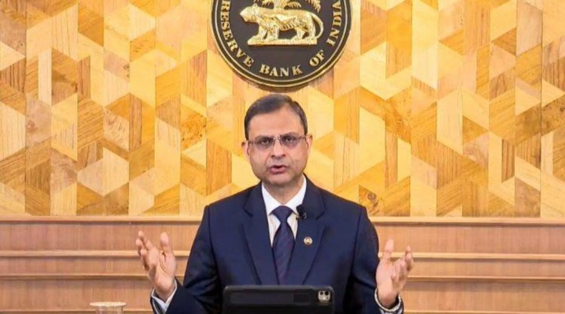 "RBI ने रेपो रेट घटाया: लोन होंगे सस्ते, EMI में मिलेगी राहत"