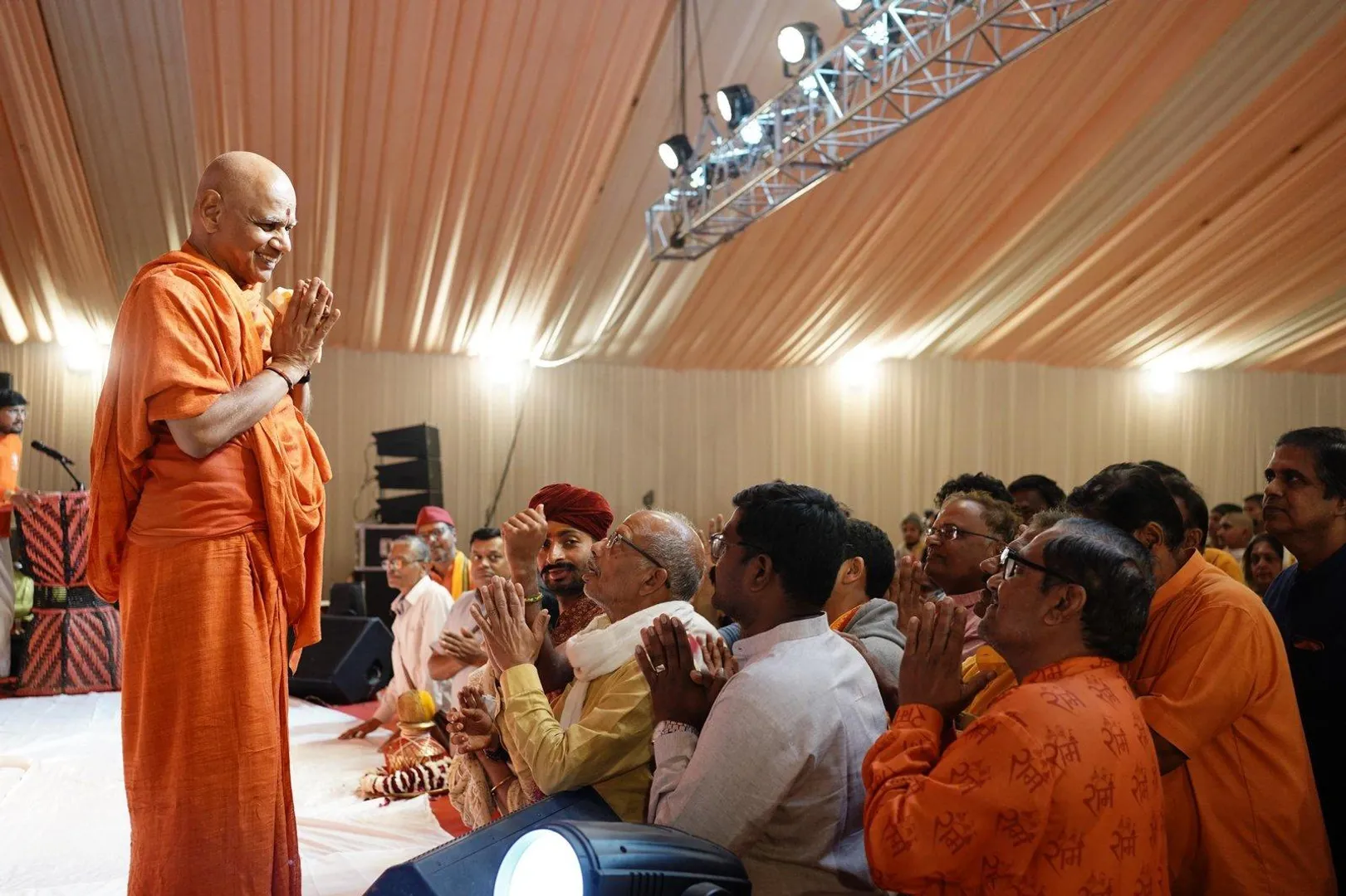 "गंगा और नर्मदा: मात्र नदियां नहीं, मां हैं - स्वामी गोविंददेव गिरि | अद्वैत वेदांत और आचार्य शंकर की दिव्यता"