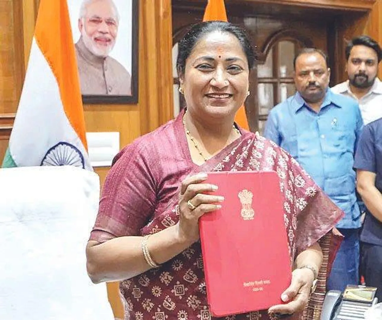 दिल्ली की मुख्यमंत्री ने एक लाख करोड़ का बजट पेश किया