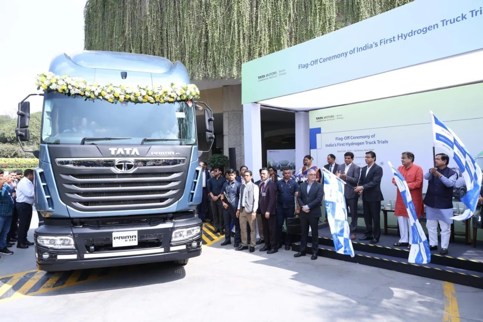 **tata-hydrogen-truck-trial-india-gadkari-flags-off**