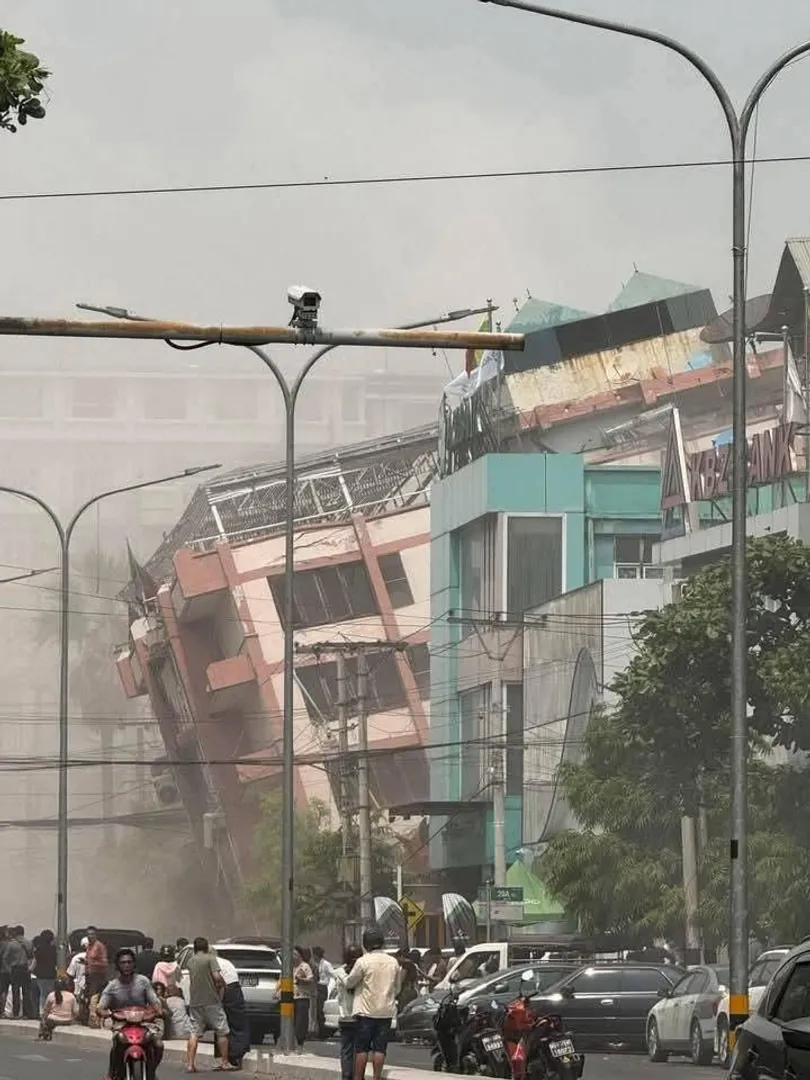 म्यांमार में भूकंप : 10 हजार लोगों के मरने की आशंका, 1 हजार मौतों की पुष्टि