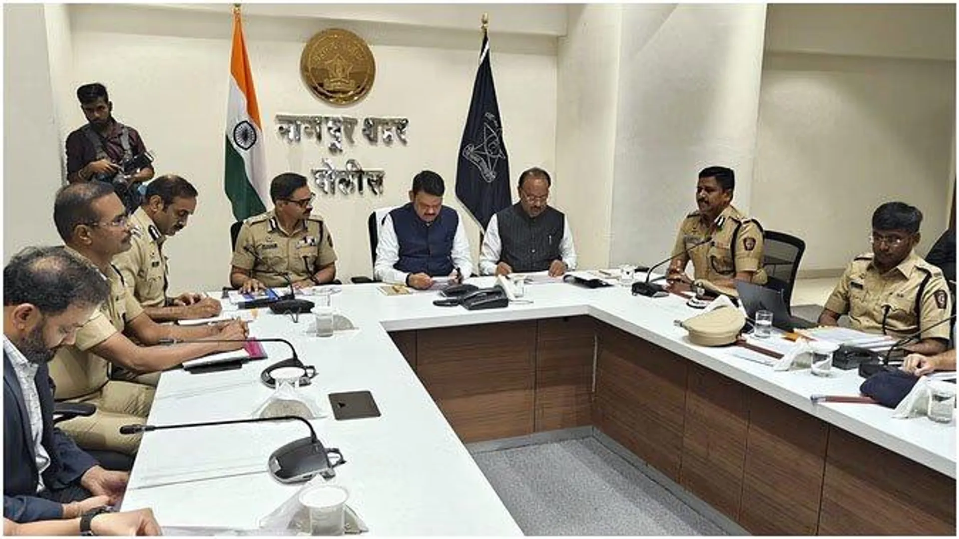 नागपुर हिंसा पर मुख्यमंत्री फडणवीस सख्त: दंगाइयों से वसूला जाएगा नुकसान, भड़काऊ पोस्ट करने वालों पर होगी कार्रवाई