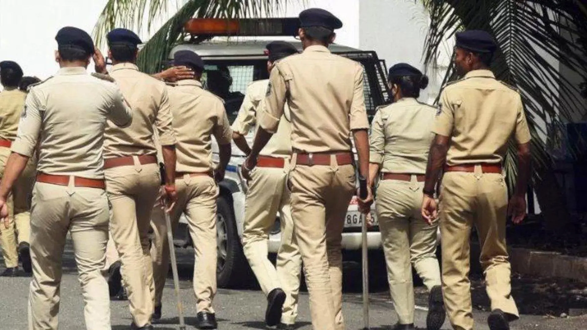 ईद पर सुरक्षा अलर्ट: दिल्ली और मुंबई में बढ़ाई गई चौकसी