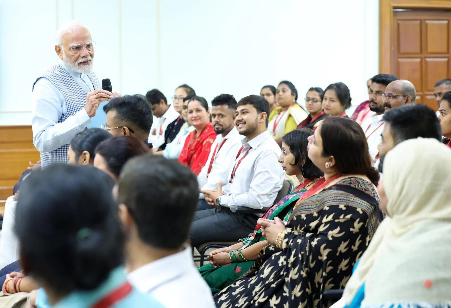 mudra-yojana-10-years-pm-meets-beneficiaries