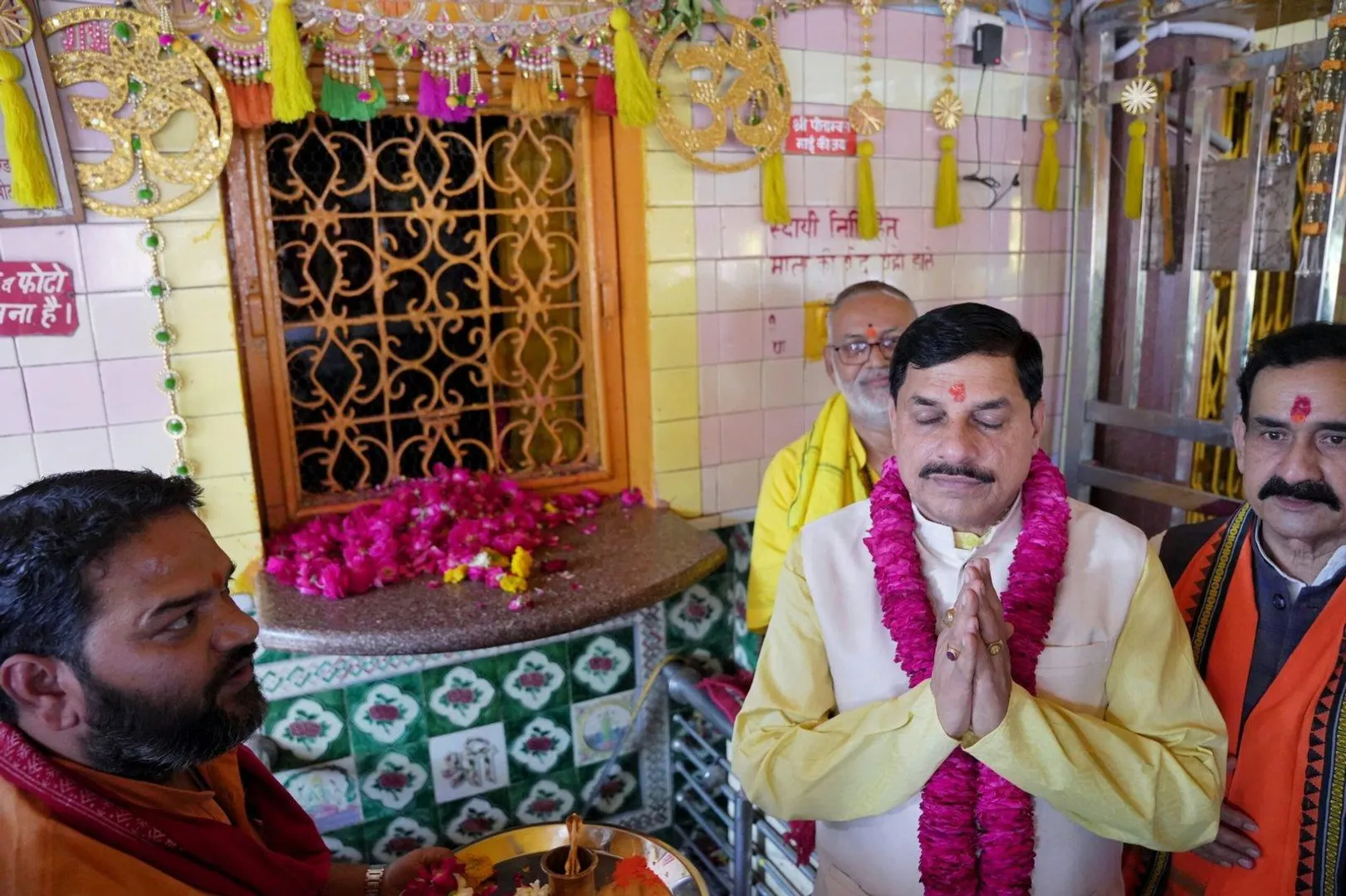 cm-mohan-yadav-datia-visit-pitamabara-peeth-waqf-bill-sharabbandi