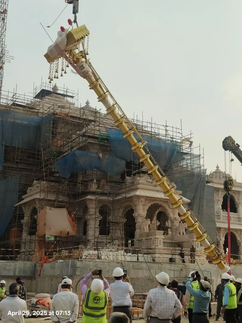 ram-mandir-dhwaj-dand-installation-ayodhya-2025