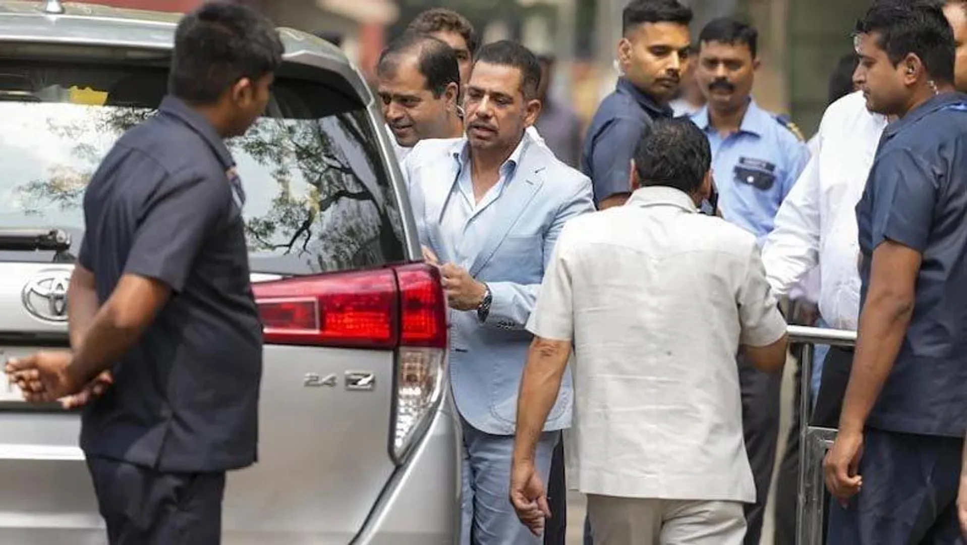 रॉबर्ट वाड्रा दोबारा ईडी के सामने पेश, बोले – दबाव डालोगे तो और मजबूत बनूंगा