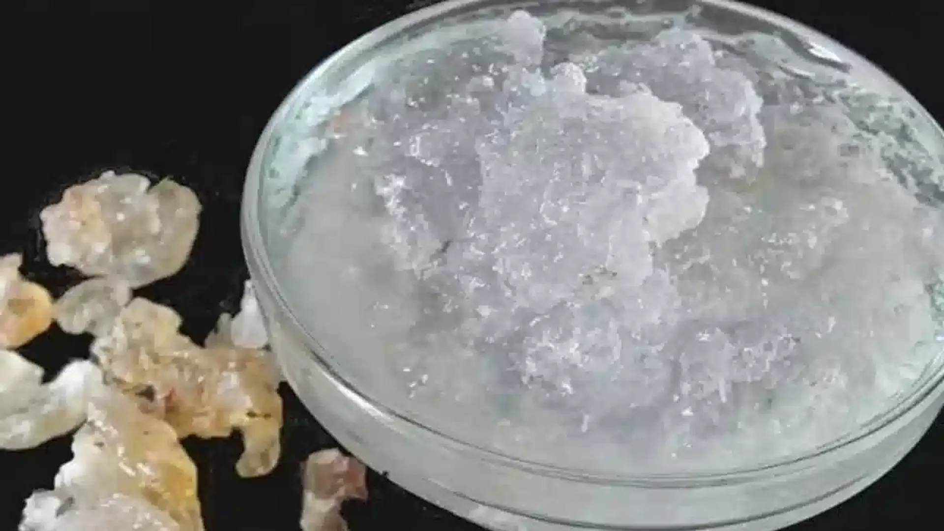 garmi-mein-gond-katira-ke-fayde-aur-upyog