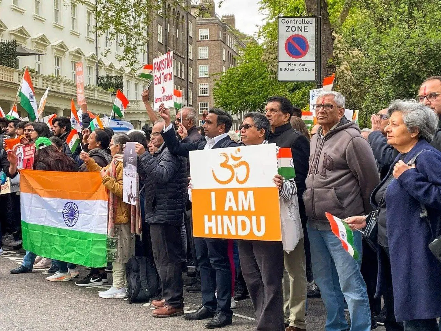 india-pakistan-supporters-clash-uk-vande-mataram-pakistan-zindabad-2025