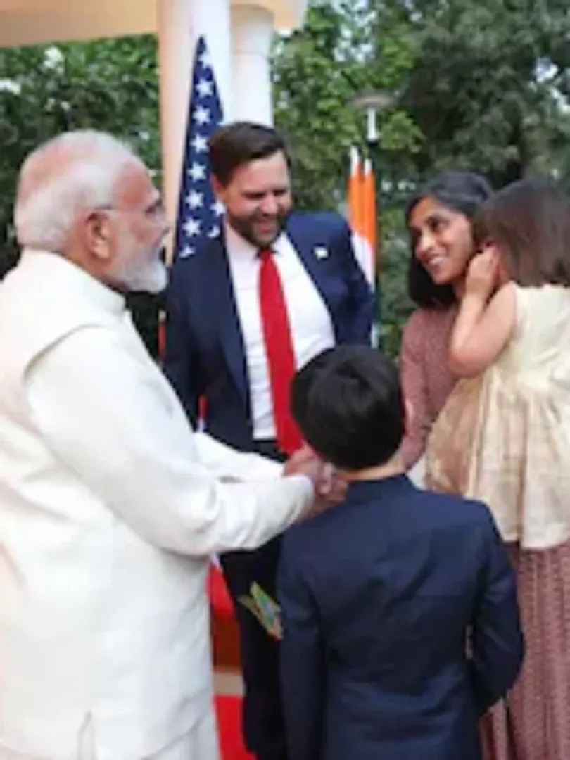 modi-vance-family-2025-04-6201dace416a83135b320cc5dec43014