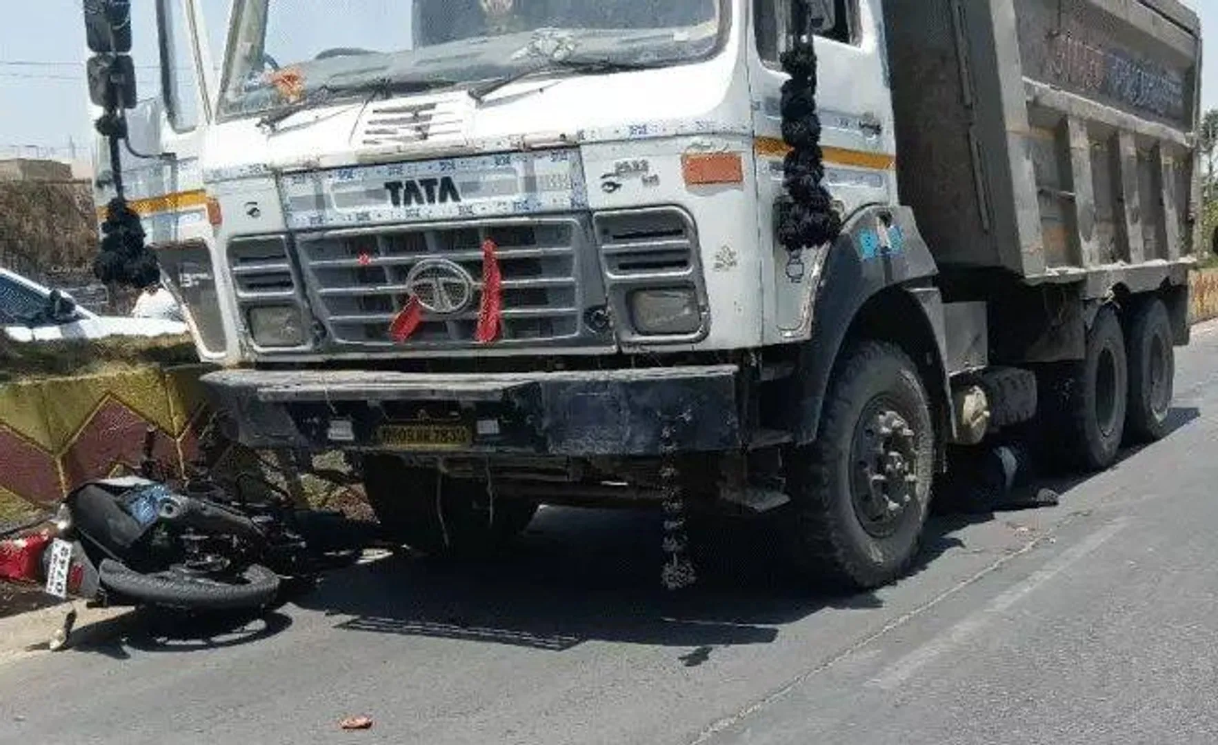 indore-policeman-ajay-sharma-killed-dumper-accident-scheme-136