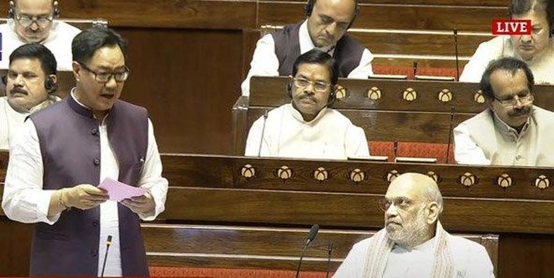 केंद्रीय मंत्री किरेन रिजिजू ने राज्यसभा में वक्फ संशोधन विधेयक 2025 पेश किया