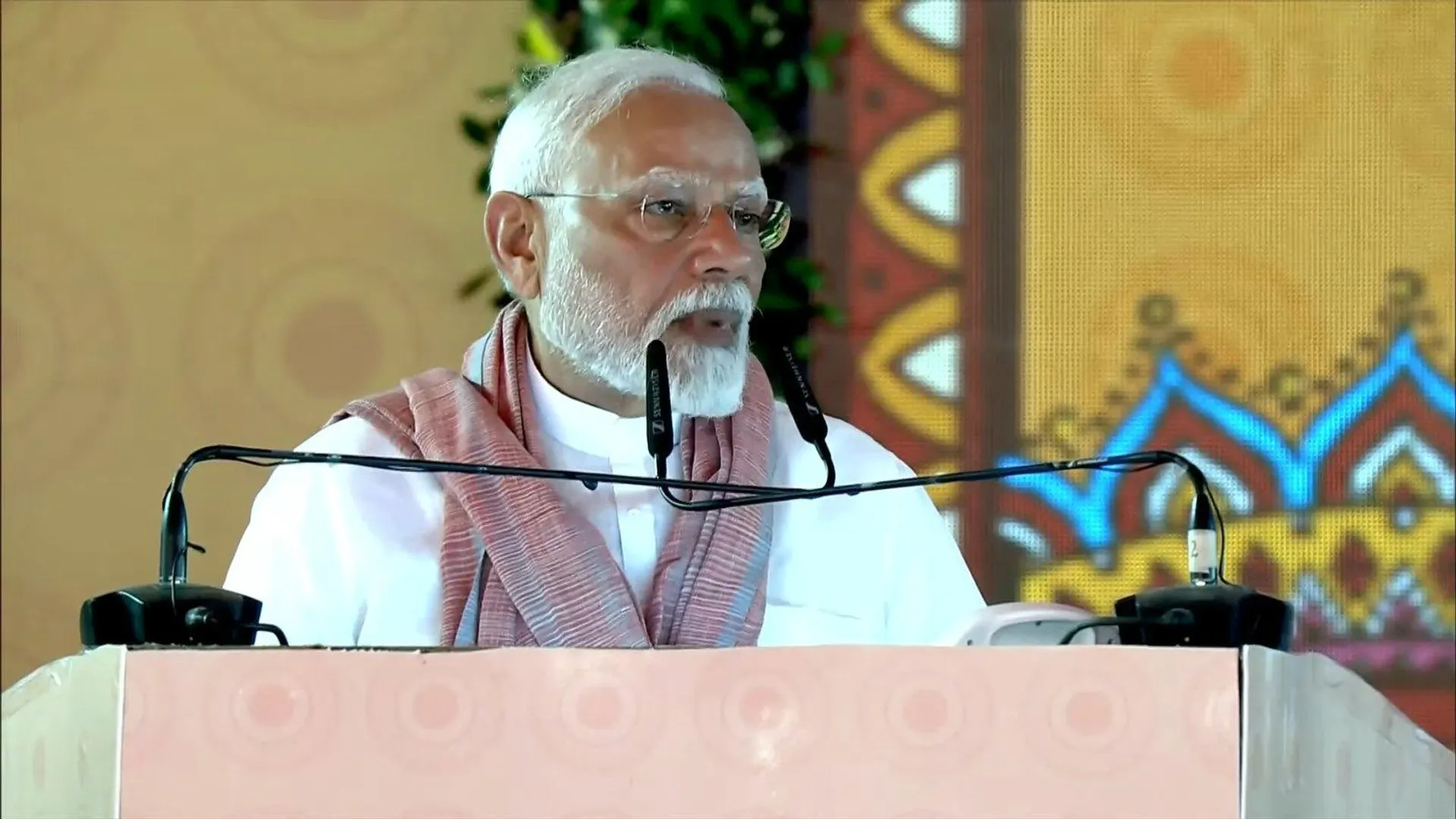 पहलगाम हमले पर मंच से भावुक हुए पीएम मोदी, बोले- 'गांवों की ताकत से बनेगा नया भारत'