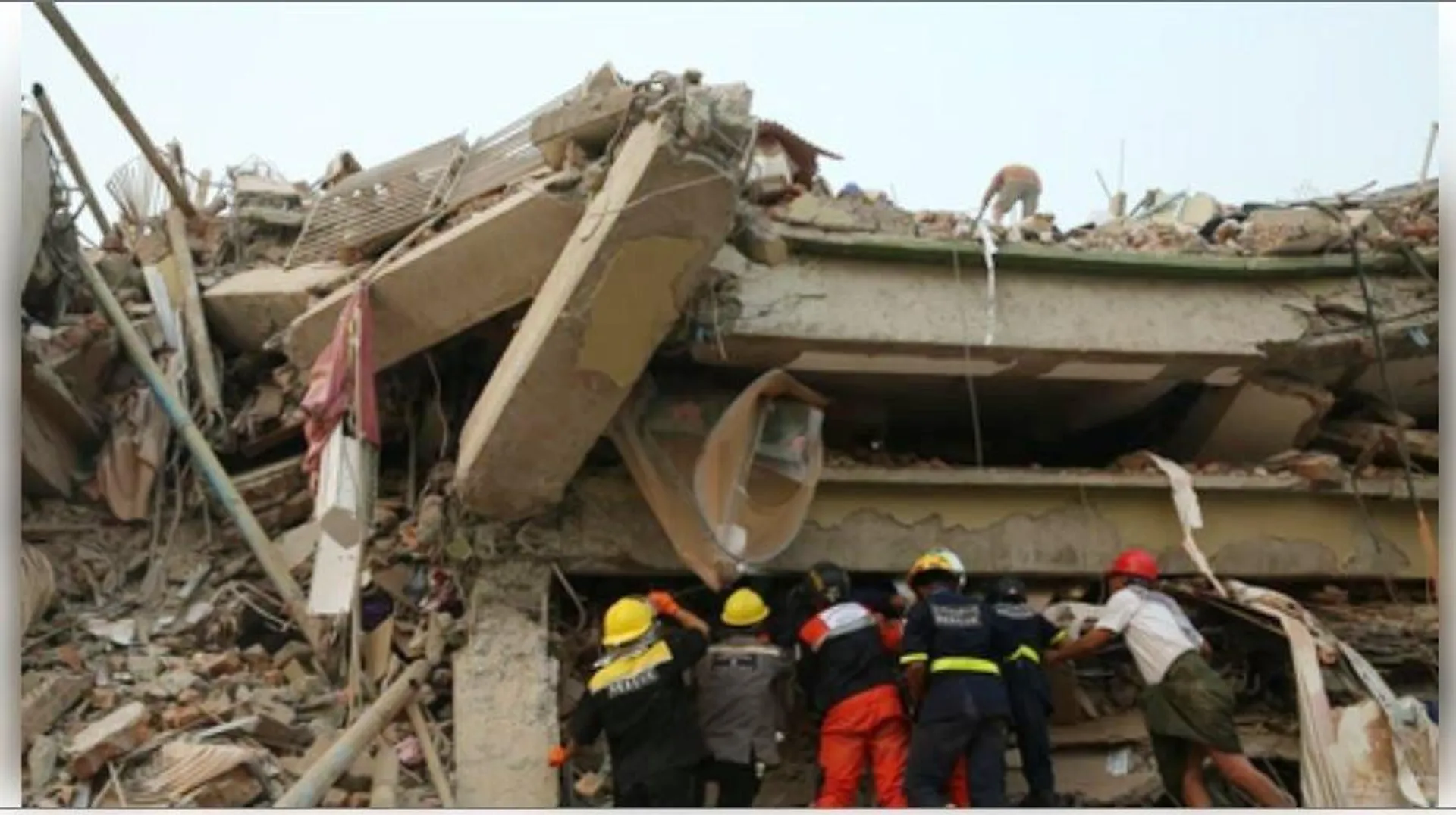 भूकंप के पांच दिन बाद इमरात के मलबे से एक शख्स को सुरक्षित बाहर निकाला गया