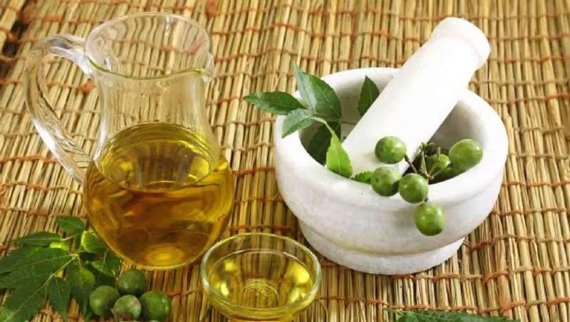 नीम हेयर स्प्रे बालों की हर समस्या का प्राकृतिक समाधान