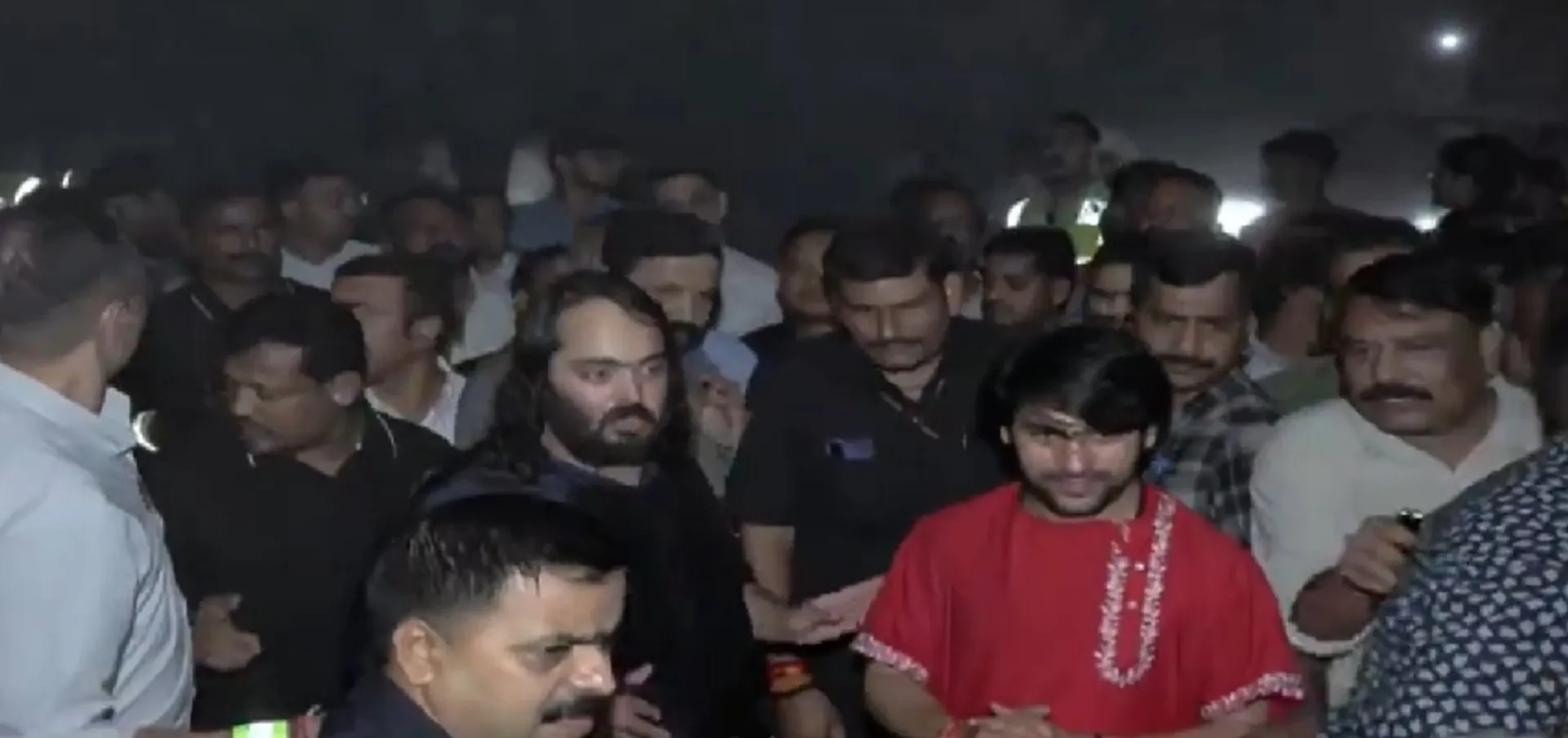 anant-ambani-padayatra-dhirendra-shastri-joins-dwarka-journey