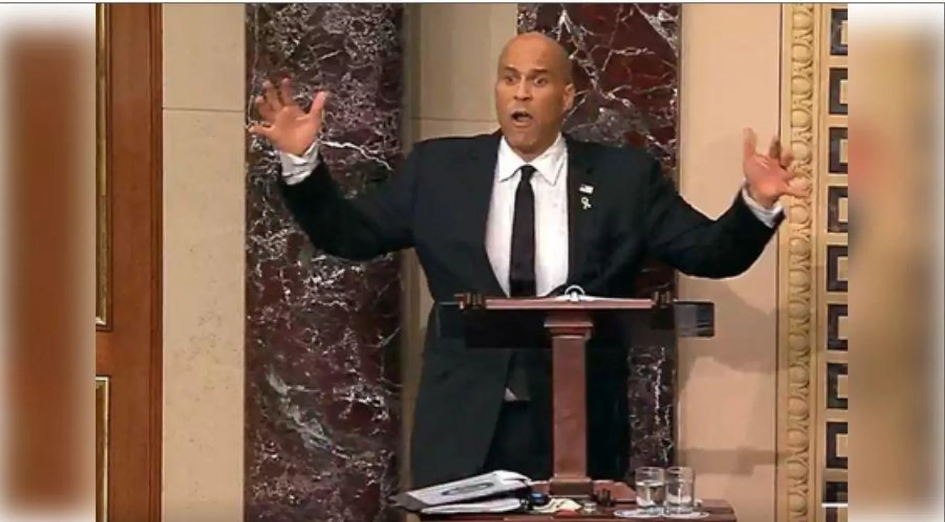 अमेरिकी सीनेटर ने नॉन-स्टॉप भाषण देकर बनाया नया रिकॉर्ड संसद में 25 घंटे से भी ज्यादा बोले डेमोक्रेट कोरी बुकर