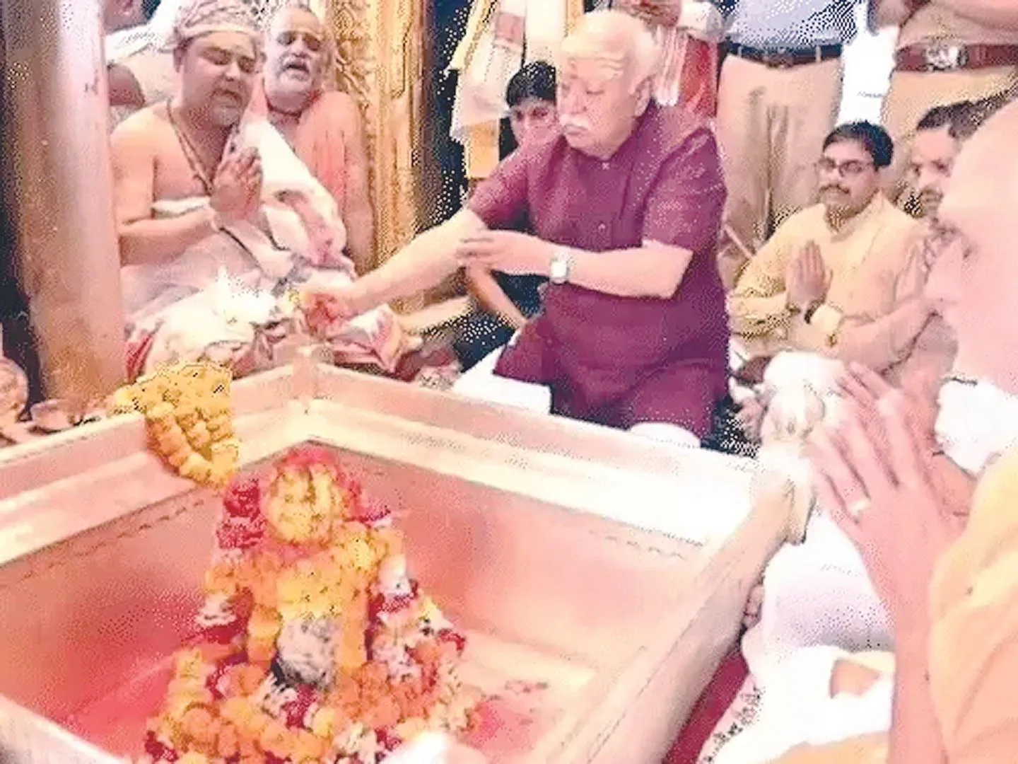 हिंदुओं के मंदिर-पानी और श्मशान एक हों : भागवत