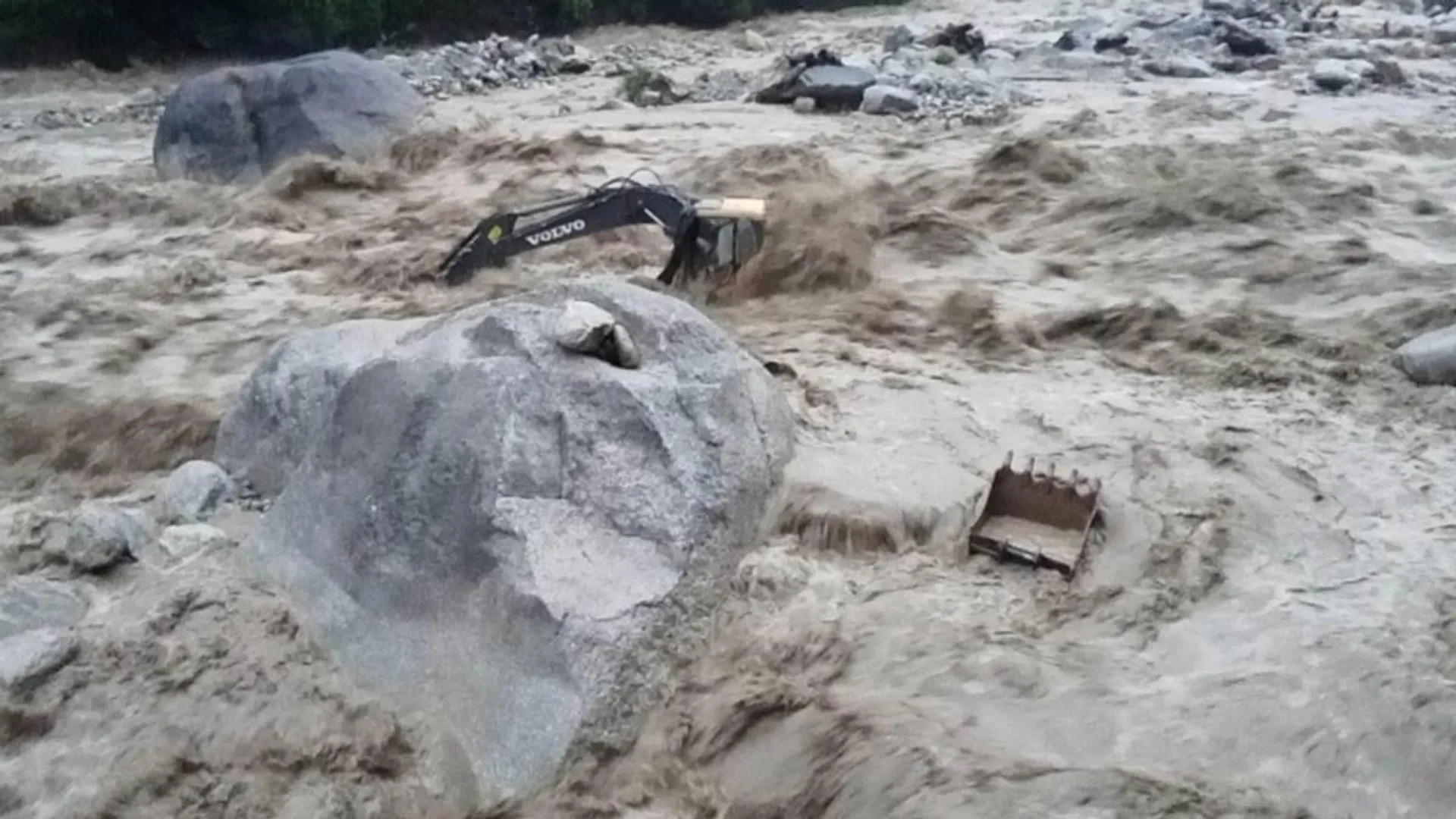 cloudburst-sang-river-flood-dehradun-char-dham-route