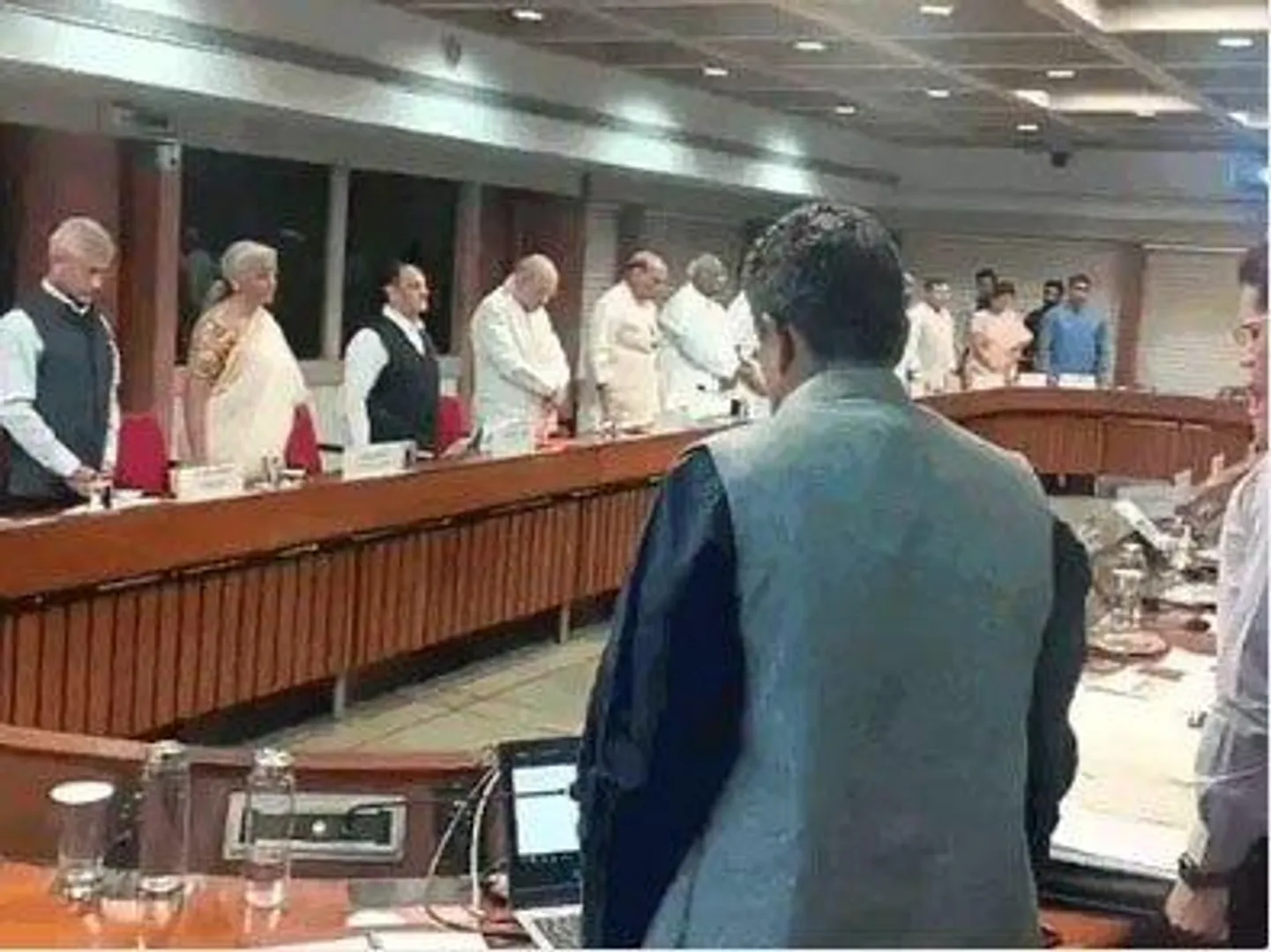 ऑपरेशन सिंदूर पर सर्वदलीय बैठक शुरू, सरकार ने सभी दलों को दी एयर स्ट्राइक की जानकारी; विपक्ष ने जताई एकजुटता