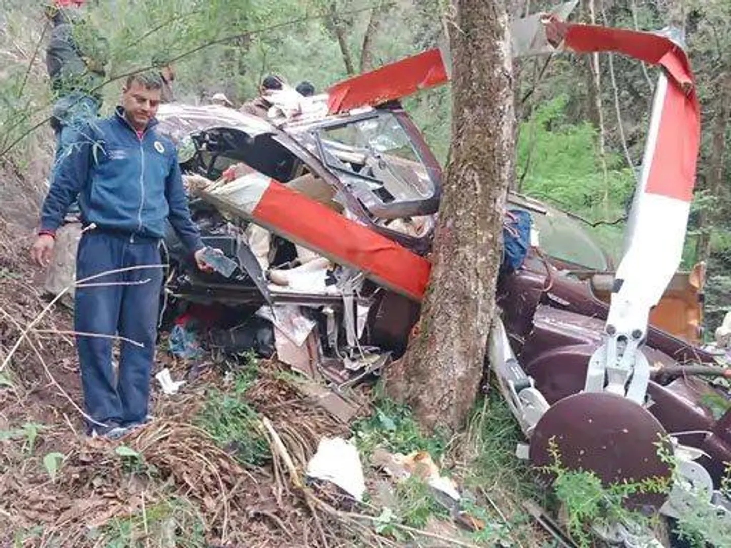 उत्तरकाशी में हेलिकॉप्टर हादसा: गंगोत्री जा रहे 5 श्रद्धालुओं की मौत, 2 घायल; भागीरथी नदी के पास हुआ क्रैश