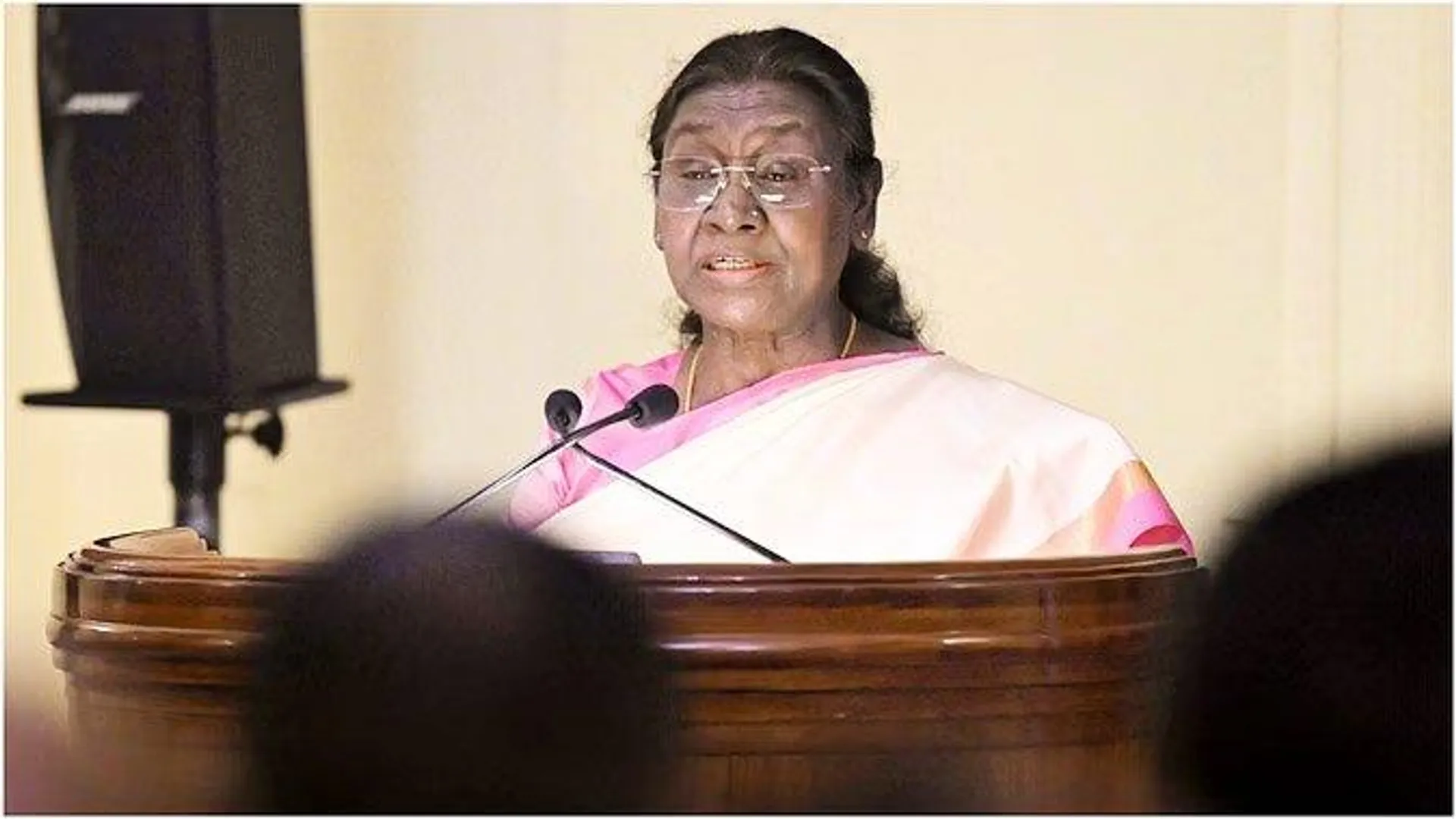 राष्ट्रपति द्रौपदी मुर्मू ने सुप्रीम कोर्ट के आदेश पर जताई आपत्ति, पूछा – संविधान में समयसीमा तय करने का अधिकार किसे?